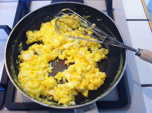 Crostini con uova al tartufo